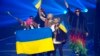 Kalush Orchestra dari Ukraina tiba di Grand Final Kontes Lagu Eurovision di arena Palaolimpico, di Turin, Italia, 14 Mei 2022. (Foto: AP)