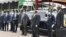 Paul Biya (sans masque) a assisté vendredi pendant un peu plus d'une heure et 30 minutes à un défilé à Yaoundé pour la "fête de l'Unité".