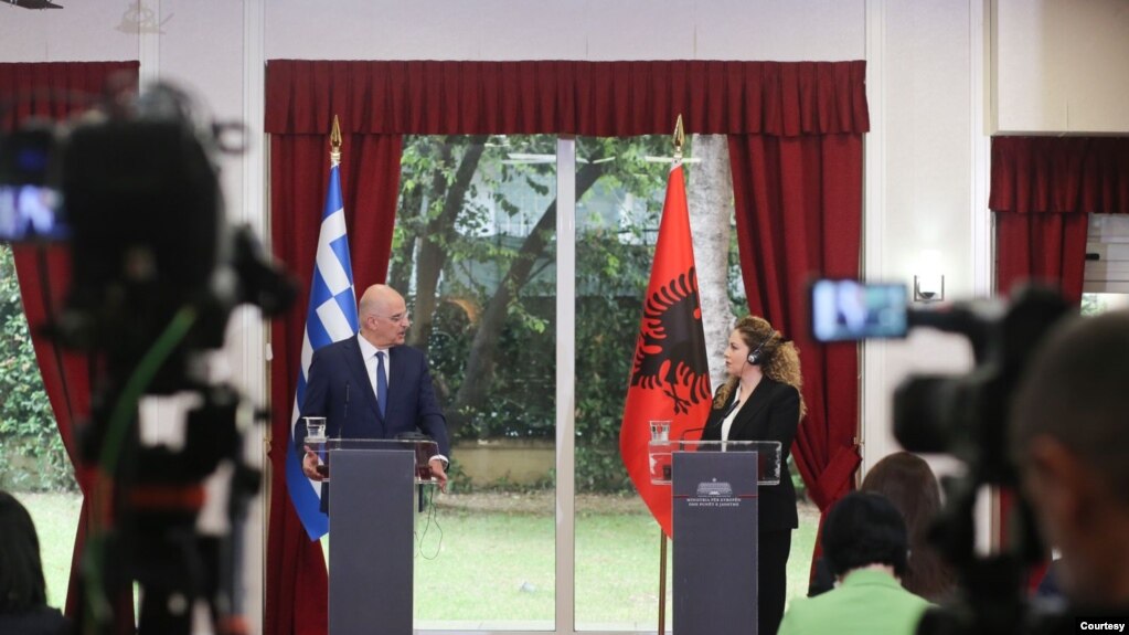 Ministrja e Jashtme Olta Xhaçka me homologun grek Nikos Dendias