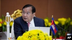 ကမ္ဘောဒီးယားဒုဝန်ကြီးချုပ်နဲ့မြန်မာဆိုင်ရာ အာဆီယံအထူးကိုယ်စားလှယ် Prak Sokhonn မြန်မာ့နိုင်ငံ လူသားချင်းစာနာမှုအကူအညီပေးရေး ဆွေးနွေးစဉ်။ (မေ ၆၊၂၀၂၂) 