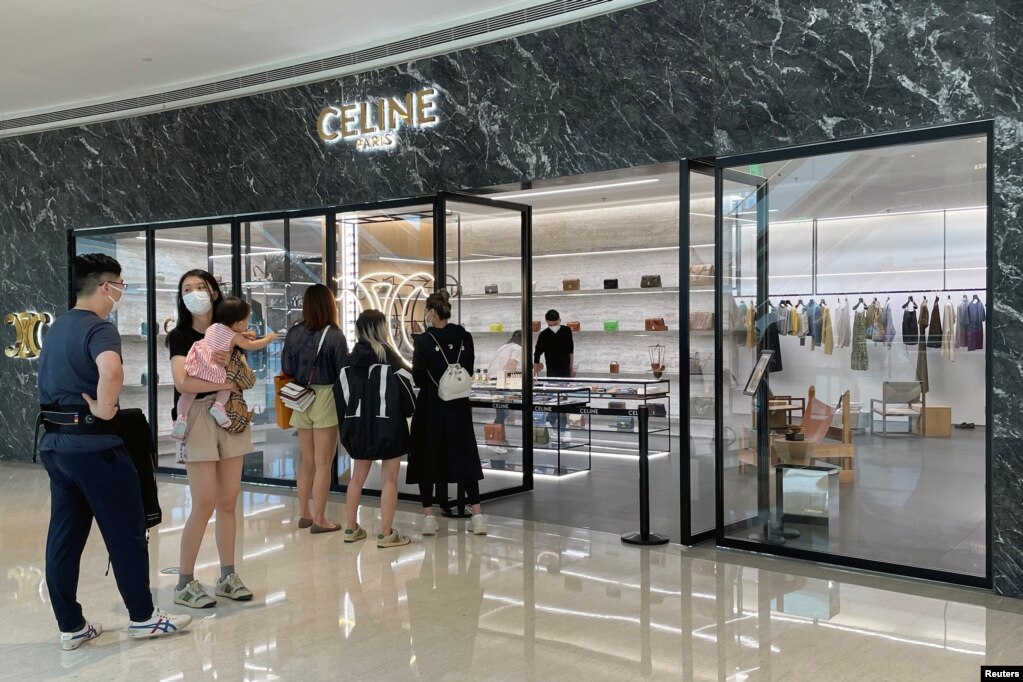 法国奢侈品品牌Celine在上海一家商场内的专卖店。(2022年5月29日)(photo:VOA)