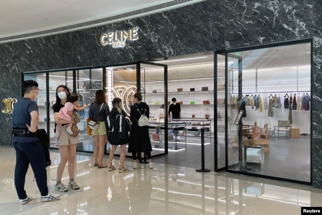 法国奢侈品品牌Celine在上海一家商场内的专卖店。(2022年5月29日)