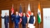 Los líderes de la Cuarteta: el primer ministro de Australia Anthony Albanese, el presidente de EEUU Joe Biden, el primer ministro japonés Fumio Kishida y el primer ministro de la India Narenda Modi, saludan en Tokio, Japón, el 24 de mayo de 2022. 
