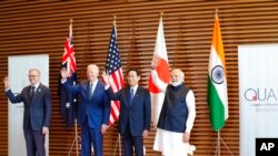 Los líderes de la Cuarteta: el primer ministro de Australia Anthony Albanese, el presidente de EEUU Joe Biden, el primer ministro japonés Fumio Kishida y el primer ministro de la India Narenda Modi, saludan en Tokio, Japón, el 24 de mayo de 2022. 