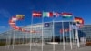 Zastave ispred sedišta NATO-a u Briselu