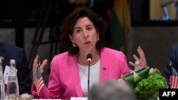 ທ່ານ​ນາງ Gina Raimondo, ລັດ​ຖະ​ມົນ​ຕີ​ກະ​ຊວງ​ການ​ຄ້າກ່າວ​ໃນ​ກອງ​ປະ​ຊຸມ​ສຸດຍອດ​ ສ​ຫລ-ອາ​ຊຽນທີ່ວໍ​ຊິງ​ຕັນ ດີ​ຊີ, ວັນ​ທີ 12 ພຶດ​ສະ​ພາ, 2022. ທ່ານ​ນາງ ແລະ​ຜູ້​ຕາງ​ໜ້າ​ດ້ານ​ການ​ຄ້າຂອງ ສ​ຫລ, ທ່ານ​ນາງ Katherine Tai ກຳ​ລັງ​ຢູ່​ໃນ​ຝ​ຣັ່ງເພື່ອ​ພົບ​ປະ​ກັບສະ​ພາ​ການ​ຄ​້​າ ແລະ​ເທັກ​ໂນ​ໂລ​ຈີ