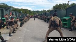 Penyambutan Panglima TNI Jenderal Andika Perkasa di Pos Komando Taktis Operasi Madago Raya, Poso, Sulteng. (Foto : VOA/Yoanes Litha)