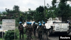 Pasukan penjaga perdamaian dari Misi PBB di Republik Demokratik Kongo (MONUSCO) berpatroli di wilayah yang diserang oleh para pemberontak dekat Rangira di Kivu Utara, di bagian timur negara itu, 29 Maret 2022. (Foto: Djaffar Sabiti/Reuters)