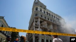 El Hotel Saratoga de cinco estrellas sufre graves daños tras una explosión en La Habana Vieja, Cuba, el viernes 6 de mayo de 2022.