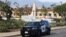 Policijski automobil je viđen nakon smrtonosne pucnjave u crkvi u Laguna Woods, Kalifornija, SAD, 15. maja 2022. REUTERS/David Swanson