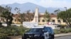 Sebuah mobil polisi terparkir di dekat Gereja Geneva Presbyterian di Laguna Woods, California, pada 15 Mei 2022. Penembakan terjadi di gereja tersebut dan menewaskan satu orang. (Foto: Reuters/David Swanson)