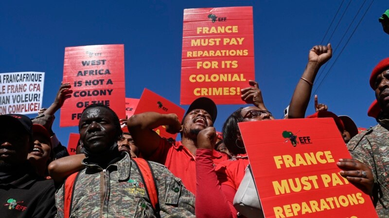 Manifestation à Pretoria : "La France hors d'Afrique"