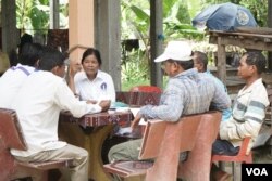 Sngoun Samean, a candidate for Candlelight Party, runs for a commune chief post in Trapaing Chan commune. She talks to supporters as she prepares for the campaign, in Kampong Chhnang province, May 05, 2022. (Khan Sokummono/VOA Khmer)