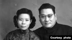 1957年11月27日，黄万里、丁玉隽夫妇合影纪念结婚20周年。当时黄万里教授已被打成右派分子。（黄万里研究基金）