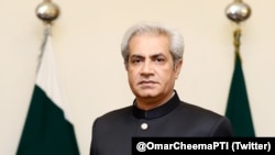 صدرِ پاکستان عارف علوی کا کہنا ہے کہ انہوں نے گورنر پنجاب عمر سرفراز چیمہ کو عہدے سے ہٹانے کی وزیرِ اعظم کی ایڈوائس مسترد کر دی ہے۔