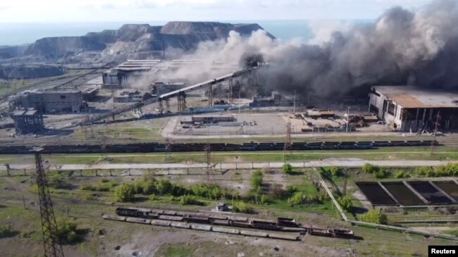 乌克兰马里乌波尔的亚速钢铁厂遭轰炸。（2022年5月5日）