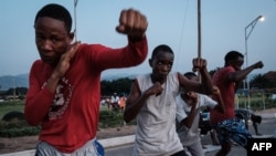 "Après la crise, c'était très important de nous regrouper", confie Hussein Sinangwa, le co-fondateur du "Beach club solidarité".