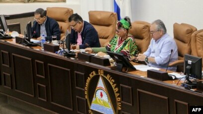 Miembros del Congreso nicaragüense a fin a Daniel Ortega, participan en una reunión parlamentaria sesión, en Managua, el 17 de marzo de 2022.