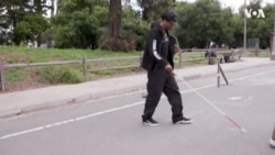 遭遇枪击完全失明 美国青年坚持滑板梦想