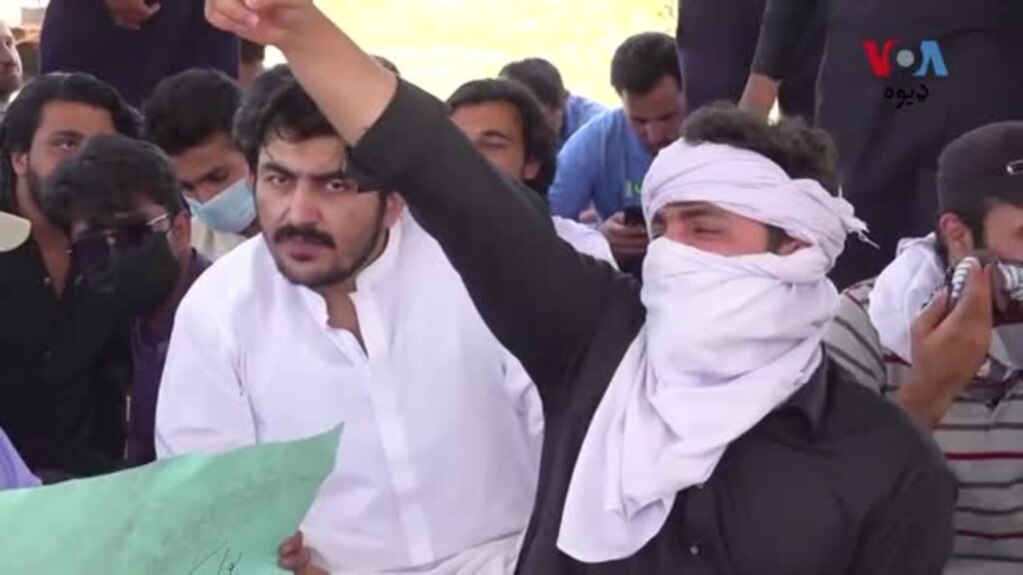پښتانه زده کوونکي وایي د اسلام اباد په قایداعظم پوهنتون کې د "نسلي تعصب" په بنیاد ځورول او وېرول کېږي