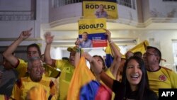 Los partidarios del candidato presidencial colombiano Rodolfo Hernández celebran su pase a segunda vuelta electoral, en Cali, Colombia, el 29 de mayo de 2022.