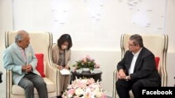 မလေးရှား နိုင်ငံခြားရေးဝန်ကြီး Saifudin Abdullah က နိပွန် ဖောင်ဒေးရှင်းဥက္ကဋ္ဌ မစ္စတာ Tan Sri Yohei Sasakawa ကို သူ့ရုံးမှာ ဒီကနေ့ လက်ခံတွေ့ဆုံခဲ့စဉ်။ (မေ ၁၇၊ ၂၀၂၂/ Photo: Saifuddin Abdullah FB)