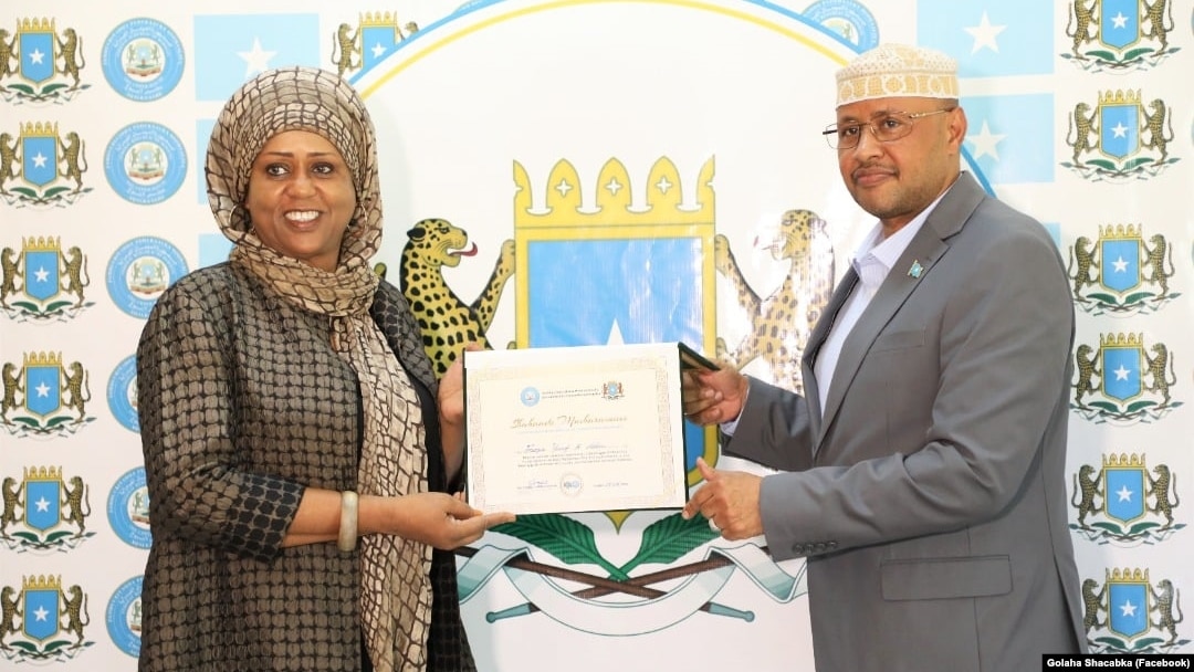 Fowsiya Yuusuf Xaaji Aadam waa haweeneyda kaliya ee u taagan xilka madaxweynaha