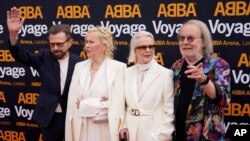 ABBA အဖွဲ့ဝင်များ (ဝဲမှယာ) Bjorn Ulvaeus၊ Agnetha Faltskog၊ Anni-Frid Lyngstad နဲ့ Benny Andersson 