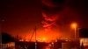 러시아 남서부 브랸스크주 유류저장고에서 지난달 25일 대규모 화재로 밤새 화염과 연기가 솟아오르고 있다. (자료사진)