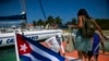 Wisatawan menaiki perahu di Cayo Largo, Varadero, Provinsi Matanzas, Kuba, pada 5 Mei 2022, saat Pameran Pariwisata Internasional ke-40. (Foto: AFP)