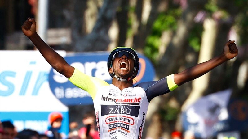 Tour d'Italie: Biniam Girmay, deuxième vainqueur africain de l'histoire