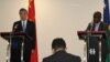 2022年5月26日，中国外交部长王毅与所罗门群岛外长马内莱在所国首都霍尼亚拉举行记者会。（法新社）
