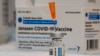 ARCHIVO - En esta foto del 8 de abril de 2021, la vacuna Johnson & Johnson COVID-19 se ve en un sitio de vacunación emergente en el distrito de Staten Island en Nueva York.