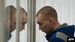 Ruski vojnik Vadim Šišimarin tokom suđenja u Kijevu