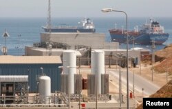 FILE - A view of the first re-gasification of Liquefied Natural Gas (LNG) terminal storage in Quintero city, about 155km northwest of Santiago, Chile. October 22, 2009. (REUTERS/Eliseo Fernandez )