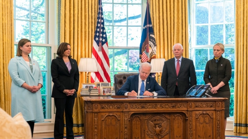 Biden signs law to speed up aid to Ukraine