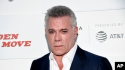 ARCHIVO - El actor Ray Liotta asiste al estreno de "No Sudden Move" durante el 20° Festival de Tribeca en Nueva York el 18 de junio de 2021. Liotta ha muerto. Tenía 67 años. (Foto de Evan Agostini/Invision/AP, Archivo)