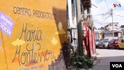 Un mural fue pintado en la entrada del centro pedagógico de Maricel Carvajal, que está inspirado en la pedagogía de la italiana María Montessori. [Foto Nicole Kolster, VOA]