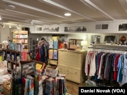 Underground harvesting in Lewes, Delaware.  The store does not separate clothing for men and women.  (Dan Novak/VOA)