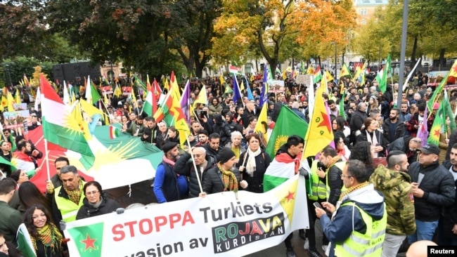 Gjatë një proteste të kurdëve ndaj Turqisë (Stokholm, Suedi, 12 tetor 2019)