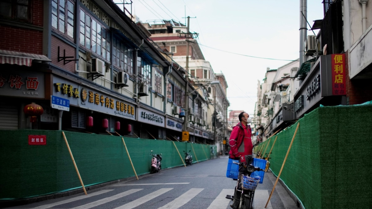 Shanghai Tightens Lockdown Despite Falling COVID Cases