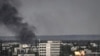 Una fotografía muestra una explosión en la ciudad de Severodonetsk durante los intensos combates entre las tropas ucranianas y rusas en la región de Donbás, en el este de Ucrania, el 30 de mayo de 2022, el día 96 de la invasión rusa de Ucrania