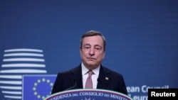 ယူကရိန်းကိုဝင်ရောက်ကျူးကျော်တဲ့အတွက် ရုရှားကရေနံတွေပိတ်ဆို့ဒဏ်ခတ်ရေး အီးယူသမဂ္ဂအဖွဲ့တွေရဲ့ ဘရပ်ဆဲလ်အစည်းအဝေးမှာ အီတလီဝန်ကြီးချုပ် Mario Draghi (မေ ၃၁၊၂၀၂၂)