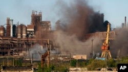 Smoke rises from the Metallurgical Combine Azovstal in Mariupol during shelling, in Mariupol, in eastern Ukraine, May 7, 2022.