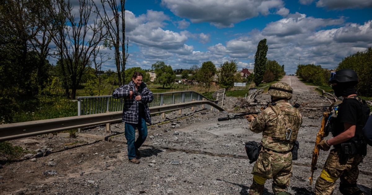 Ukraine Evacuates Some Fighters From Mariupol Steel Plant