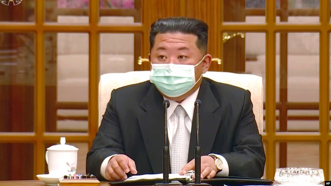 Lider Severne Koreje Kim Džong Un prvi put je u javnosti viđen sa maskom, 12. maj 2022.