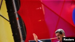 El presidente de Venezuela, Nicolás Maduro, hace un gesto mientras dirige las celebraciones del Primero de Mayo en Caracas, Venezuela, el 1 de mayo de 2022. REUTERS/Leonardo Fernández Viloria