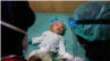Menurut Kemenkes, dalam imunisasi dasar lengkap, bayi berusia kurang dari 24 jam diberikan imunisasi Hepatitis B (HB-0). (Foto: UNICEF)