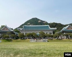 지난 11일 한국 서울 종로구 청와대 경내에서 촬영한 본관.