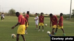 Kunnafonidilaw ka, jo yoro farikolo ngnenaje nyogon danw la